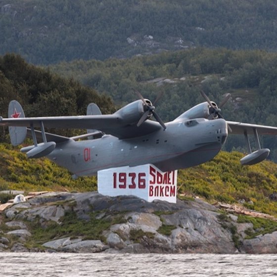 Памятный знак «Первым авиаторам Северного флота»